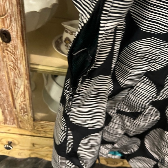 Roxy Snowboard Ski Winter Black and White Circle Print Jacket Large - Picture 4 of 9